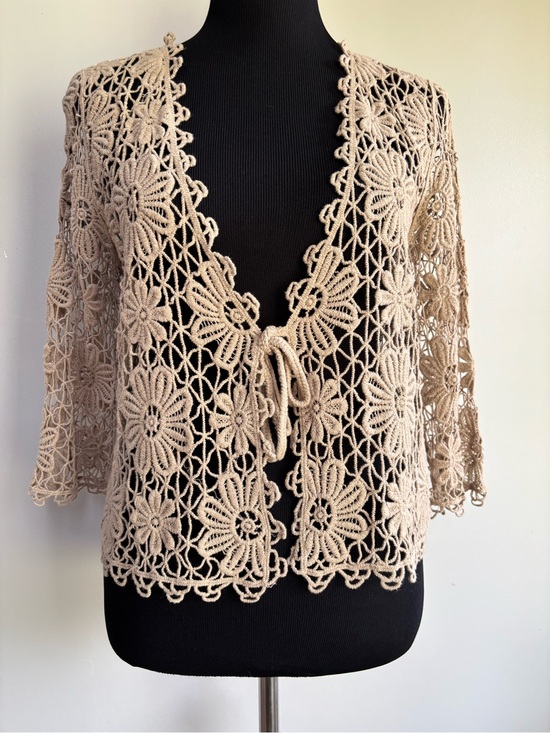 Jones New York Sweaters - Jones New York S/M Women’s tan floral crochet tie-front cardigan